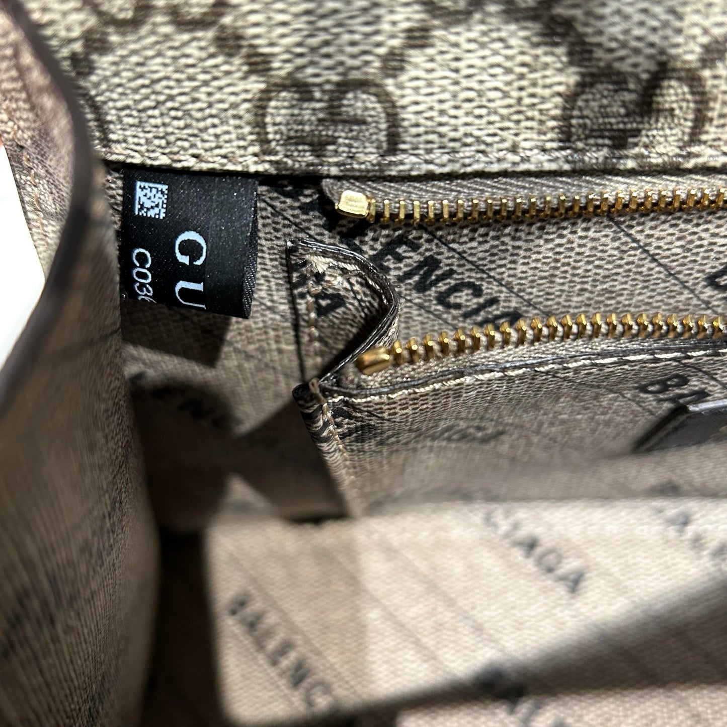 Gucci x Balenciaga
Gucci x Balenciaga Beige/Brown GG Supreme Canvas Hourglass Top Handle Bag