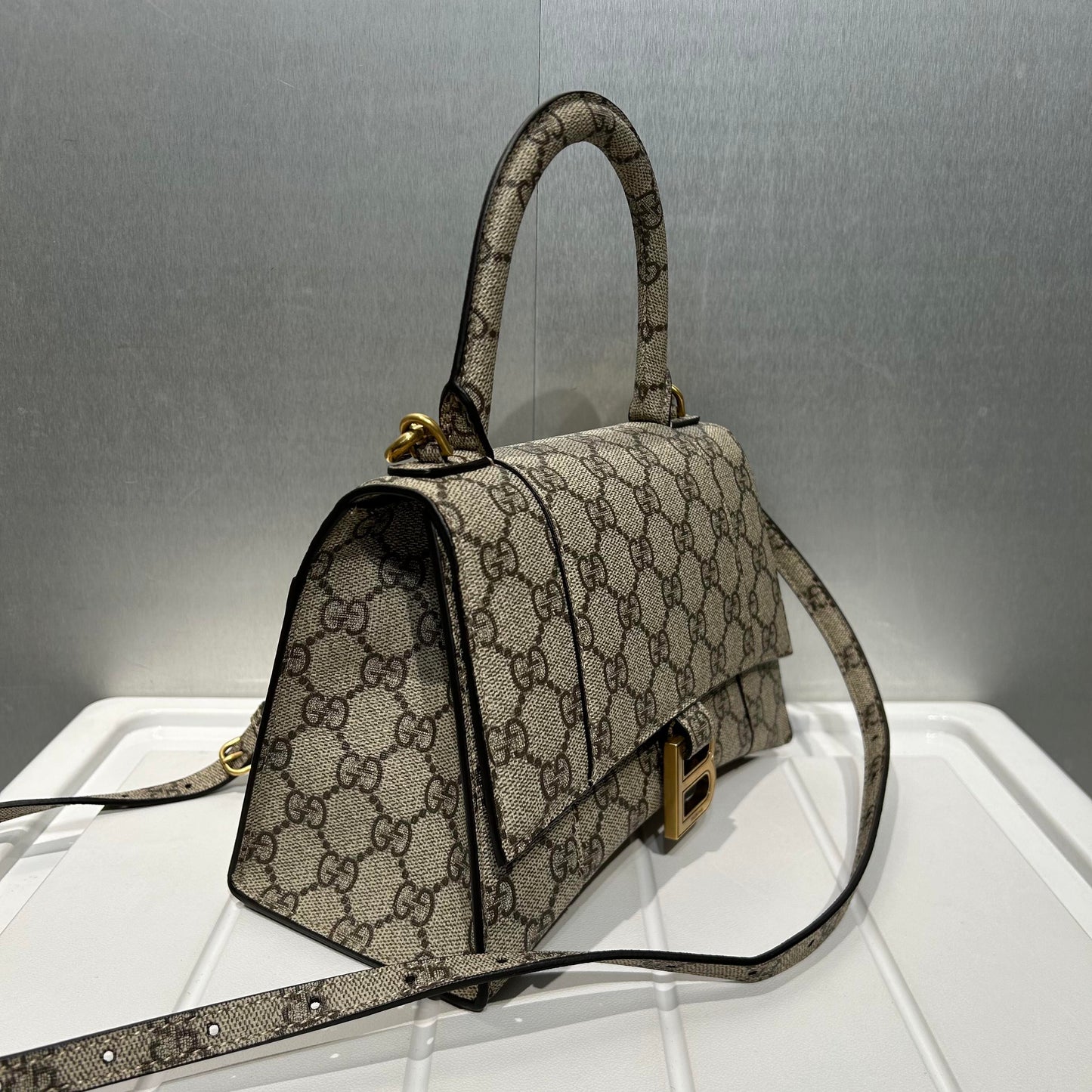 Gucci x Balenciaga
Gucci x Balenciaga Beige/Brown GG Supreme Canvas Hourglass Top Handle Bag
