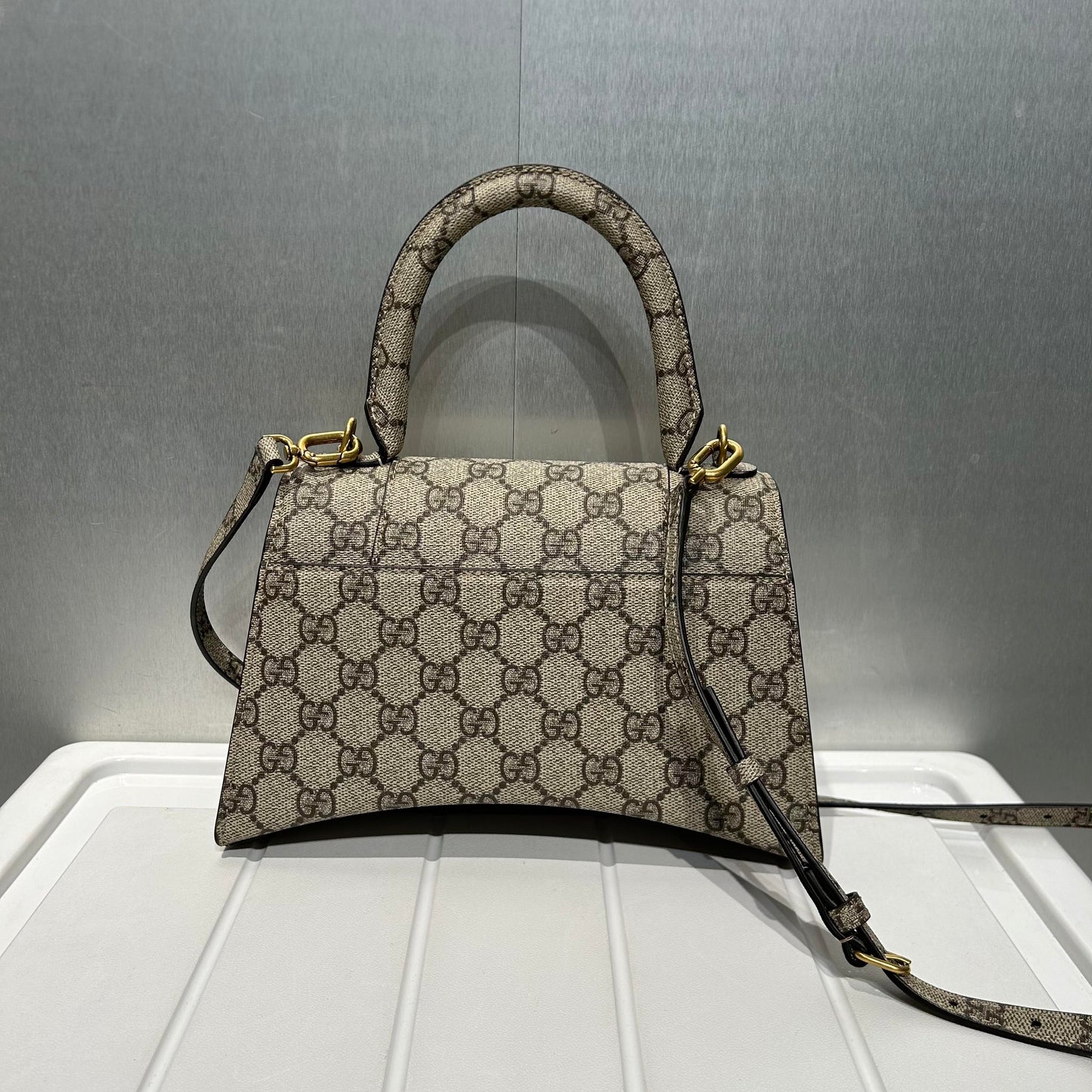 Gucci x Balenciaga
Gucci x Balenciaga Beige/Brown GG Supreme Canvas Hourglass Top Handle Bag