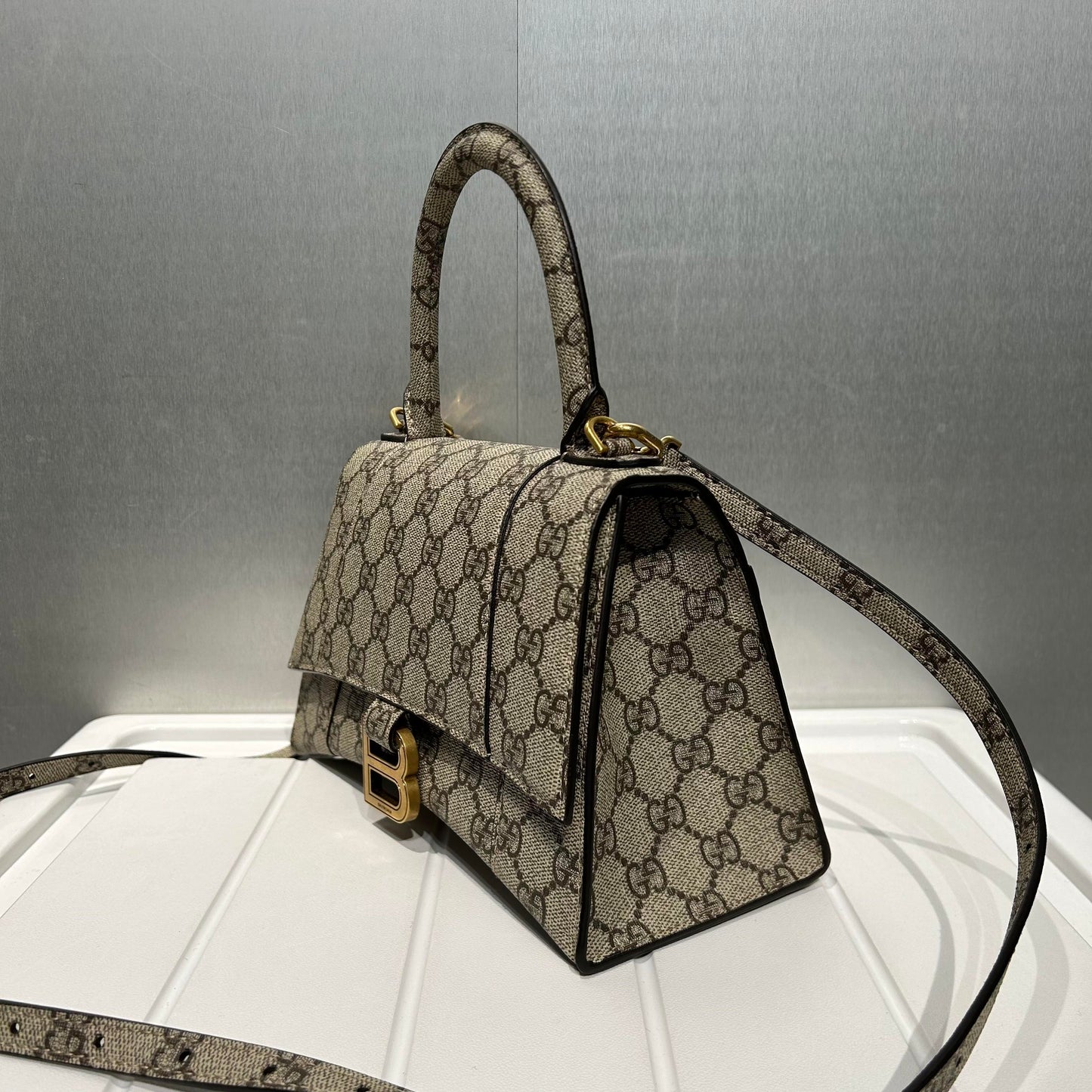 Gucci x Balenciaga
Gucci x Balenciaga Beige/Brown GG Supreme Canvas Hourglass Top Handle Bag