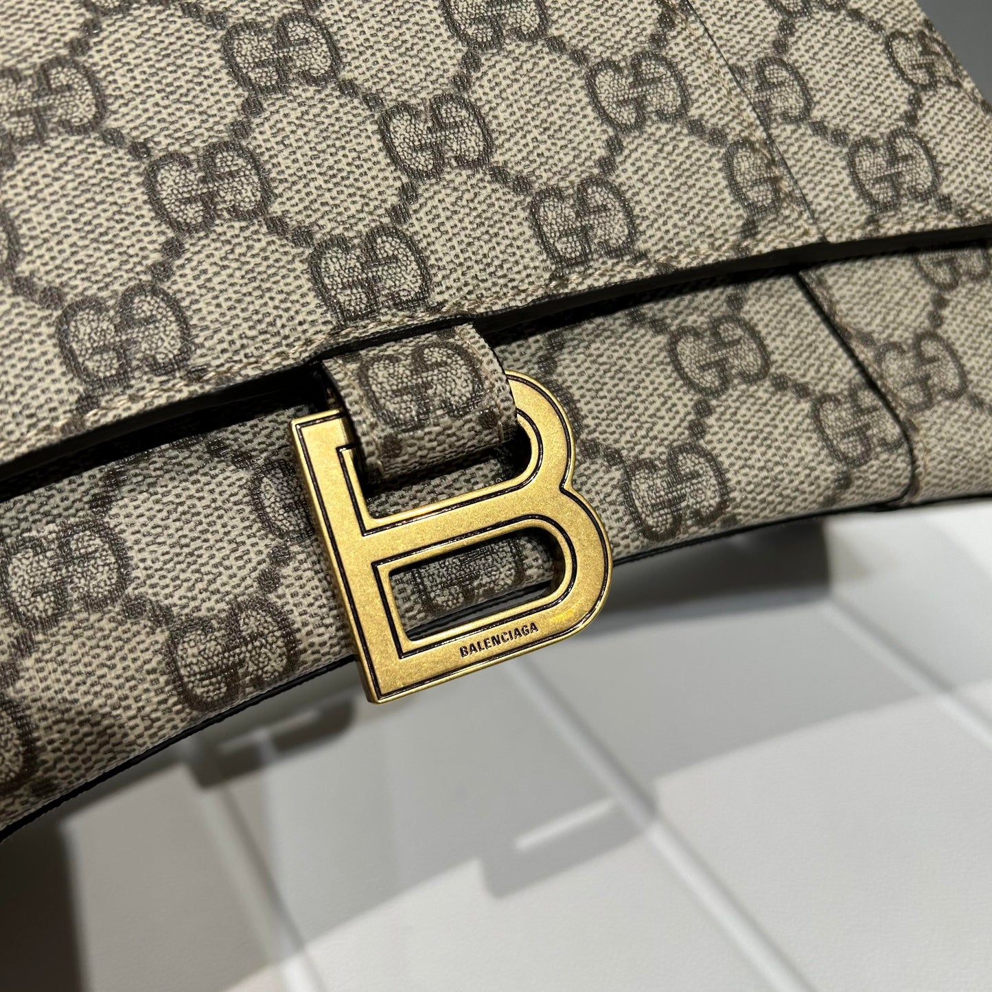 Gucci x Balenciaga
Gucci x Balenciaga Beige/Brown GG Supreme Canvas Hourglass Top Handle Bag